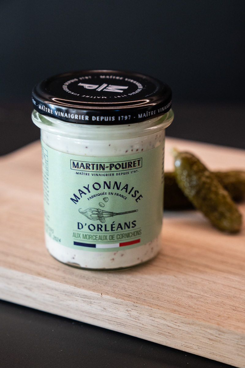 Une mayonnaise aux morceaux de cornichons Le monde de l'épicerie fine