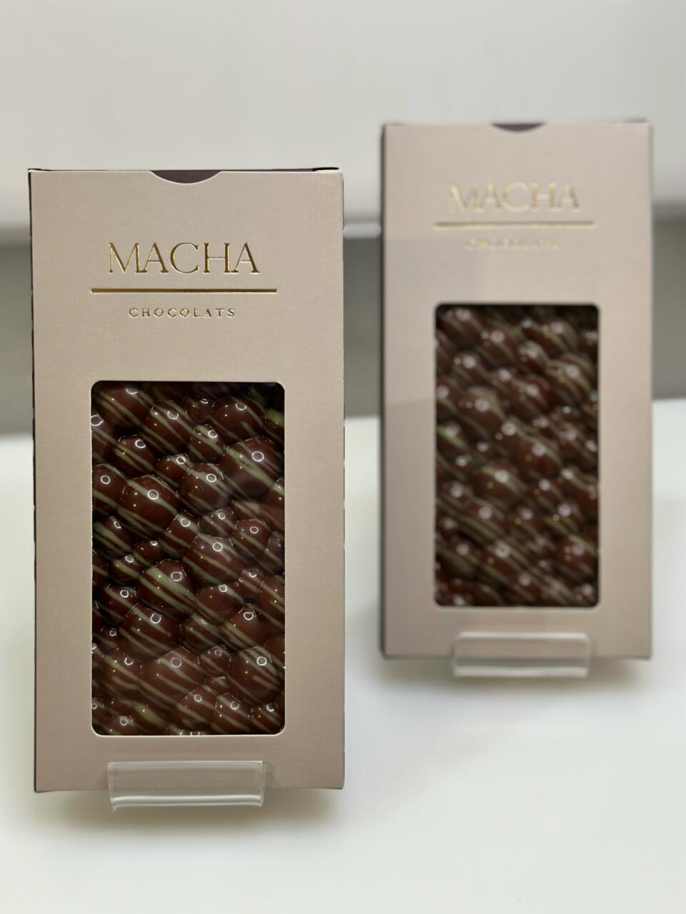 Tablette au chocolat fourrée à la pistache d'iran macha