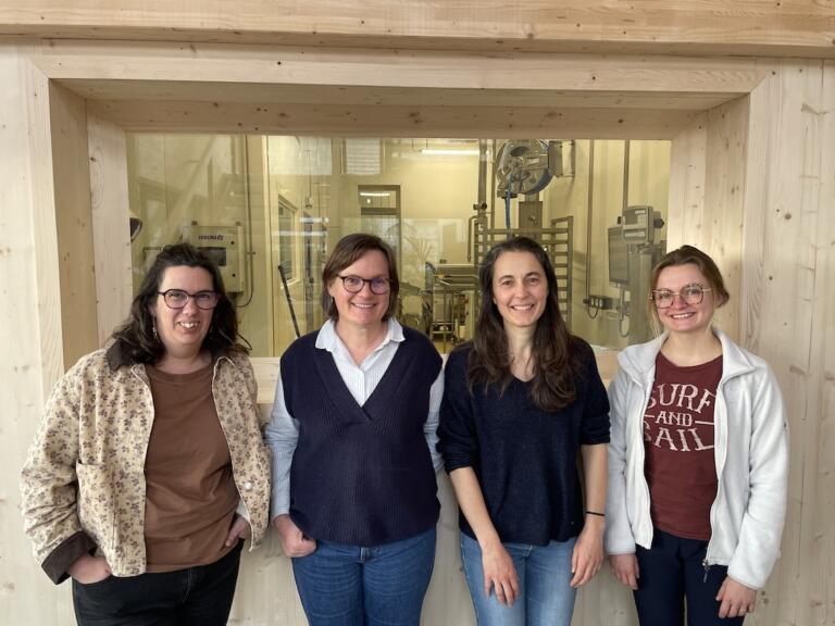 Biobleud vefa zanchi et emmanuelle jungblut (co gérantes), frédérique favre (responsable r&d) et solène peton (assistante r&d) copie