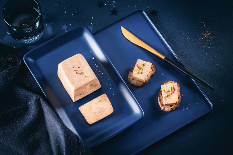 Pain frais sur pain et dans assiette (2)