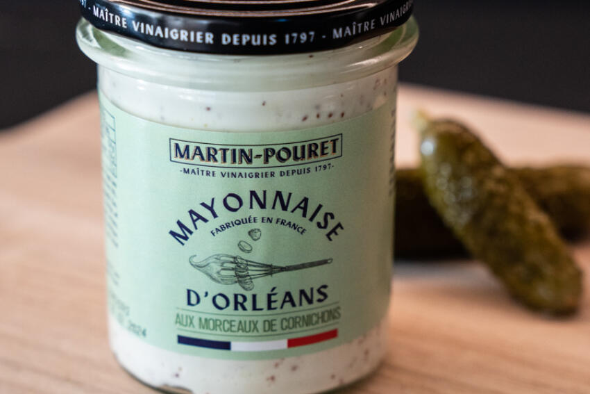 Une mayonnaise aux morceaux de cornichons Le monde de l'épicerie fine